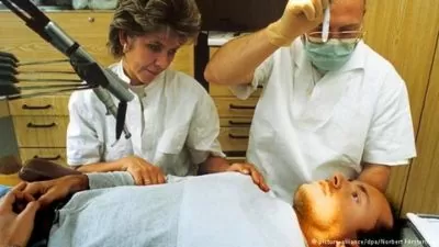 Гипноз во время операции по удалению зуба